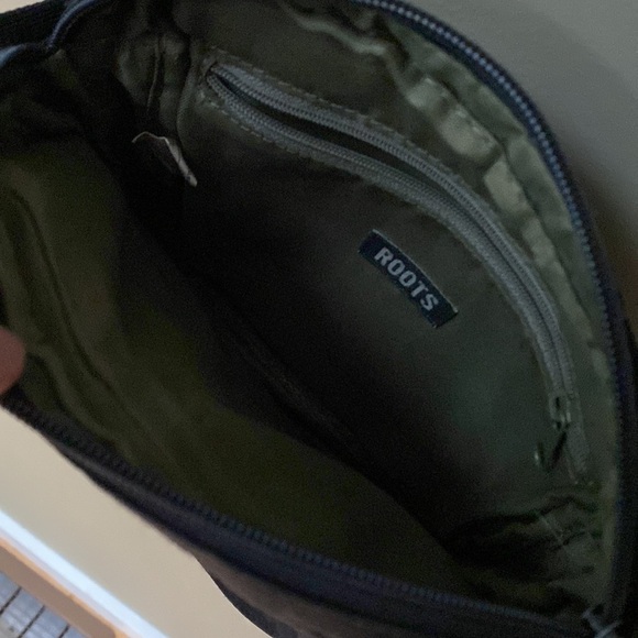 ROOTS | crossbody bag - Picture 4 of 5